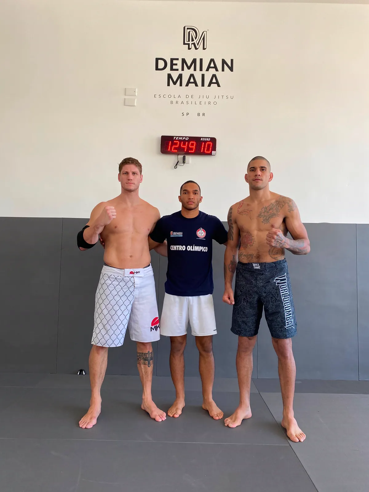 Gabriel Gambaroto sportolókkal Demian Maia edzőtermében